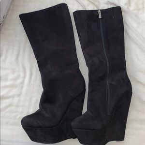 Suede wedge black boots